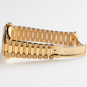 Rolex Day-Date 40 228348RBR Yellow Gold Champagne Diamond Baguette Dial Diamond Bezel (2021) — foto 8