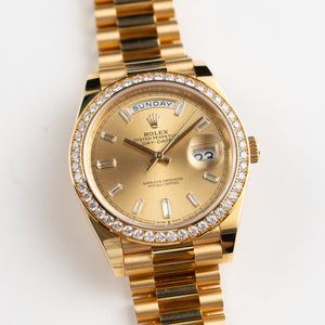Rolex Day-Date 40 228348RBR Yellow Gold Champagne Diamond Baguette Dial Diamond Bezel (2021) — foto 5