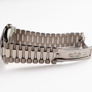 Rolex Day-Date 40 228349RBR White Gold Black Diamond Baguette Dial Diamond Bezel (2021) — foto 9