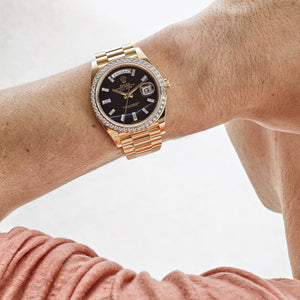 Rolex Day-Date 40 228348RBR Yellow Gold Diamond Bezel Black Onyx Dial (2025) — foto 2